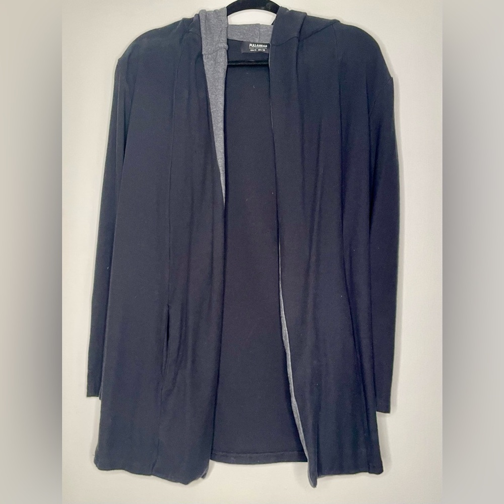 Men’s Pull and Bear hooded sweater with pockets, EUR Medium, bought in Europe.